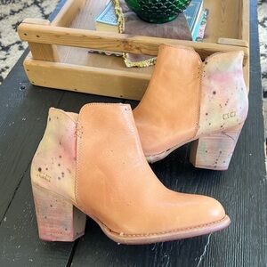 Bed Stu Cobbler Yell Tan Paint Splatter Heels Ankle Boots 9
